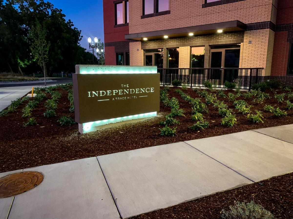 The Independence Hotel Exterior foto